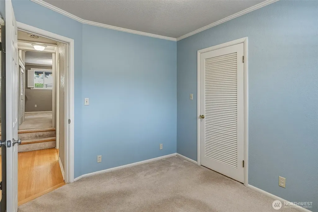 3242 36th Avenue W Seattle WA 98199