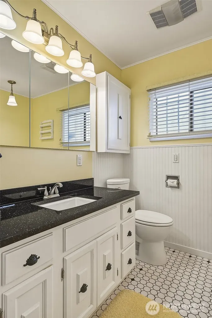 3242 36th Avenue W Seattle WA 98199