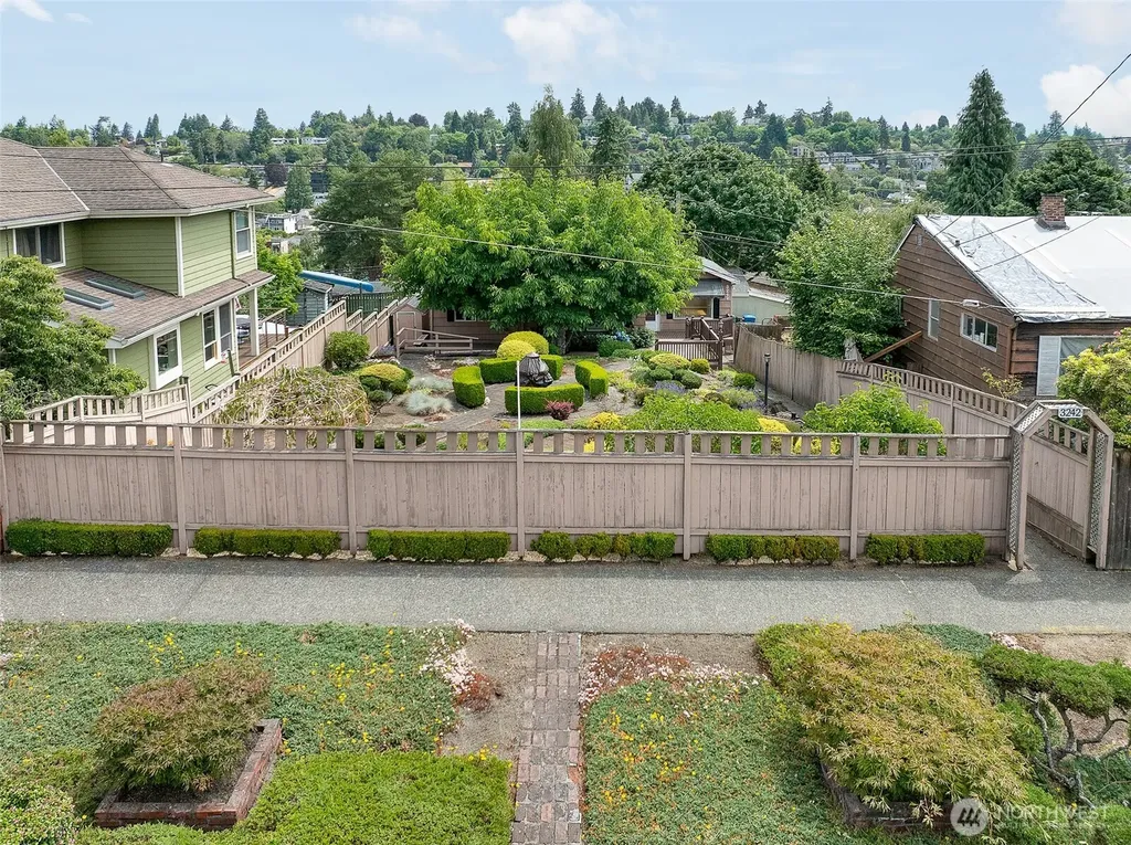 3242 36th Avenue W Seattle WA 98199