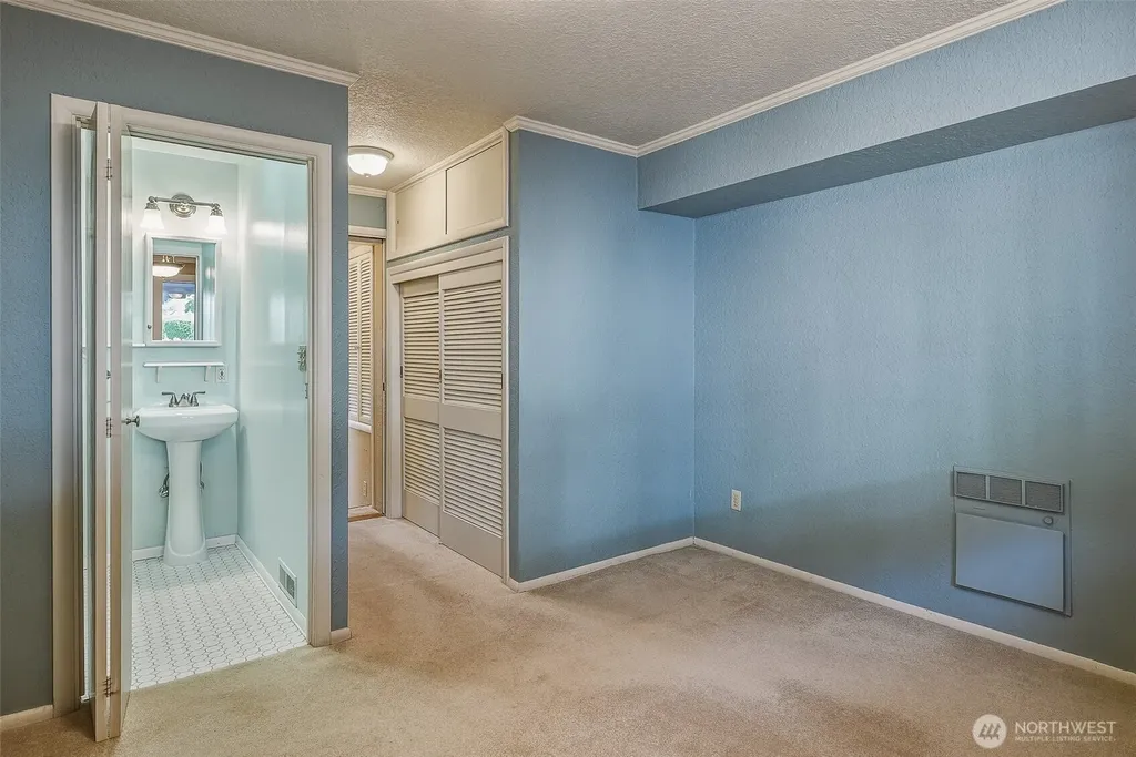 3242 36th Avenue W Seattle WA 98199