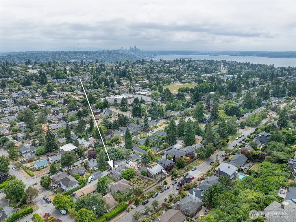3242 36th Avenue W Seattle WA 98199