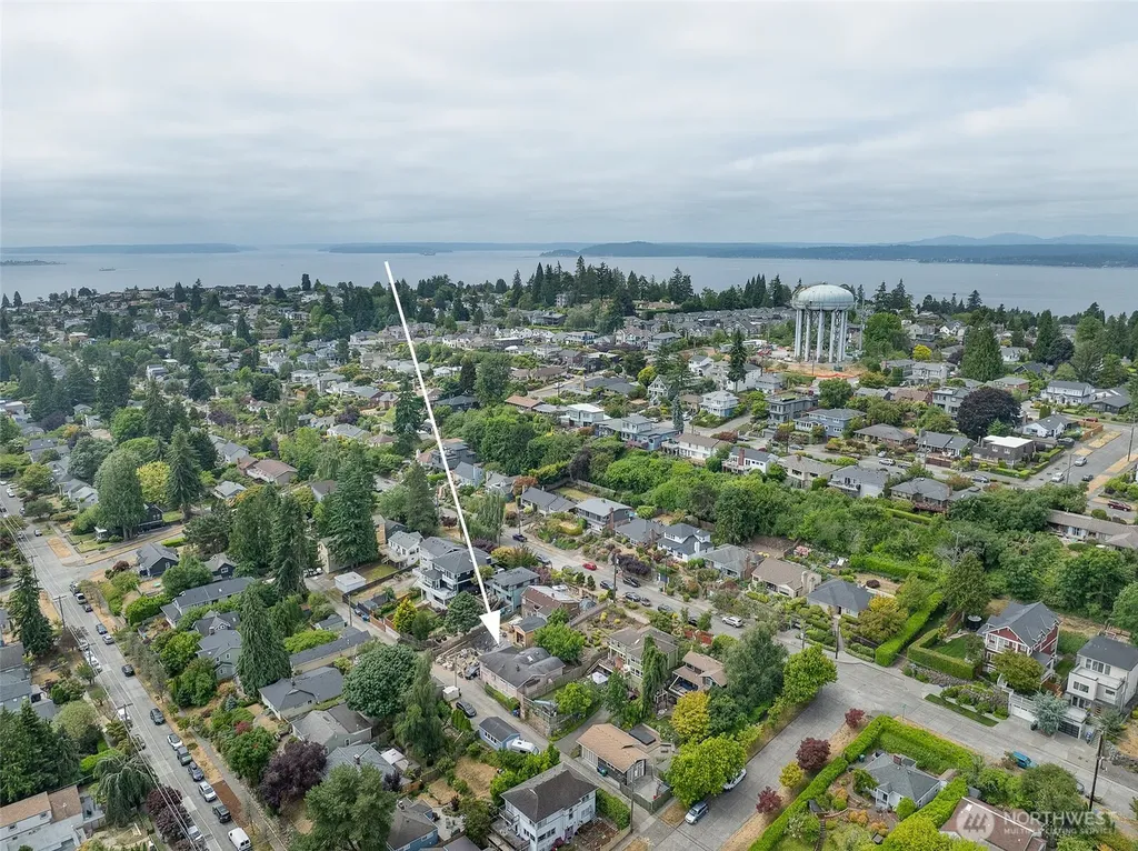 3242 36th Avenue W Seattle WA 98199
