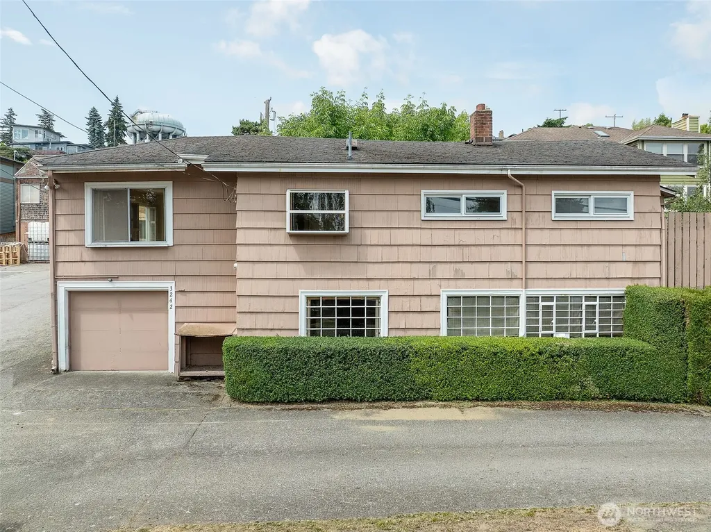 3242 36th Avenue W Seattle WA 98199