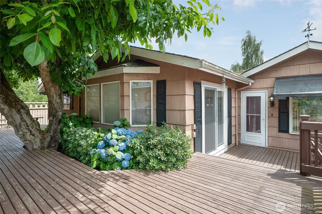 3242 36th Avenue W Seattle WA 98199