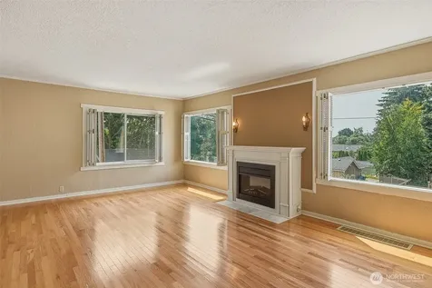 3242 36th Avenue W Seattle WA 98199