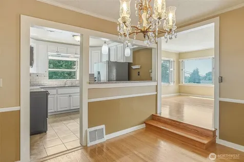 3242 36th Avenue W Seattle WA 98199