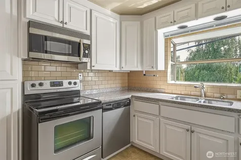 3242 36th Avenue W Seattle WA 98199