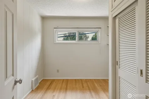 3242 36th Avenue W Seattle WA 98199