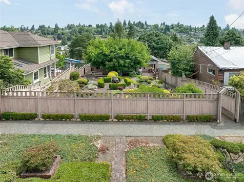 3242 36th Avenue W Seattle WA 98199