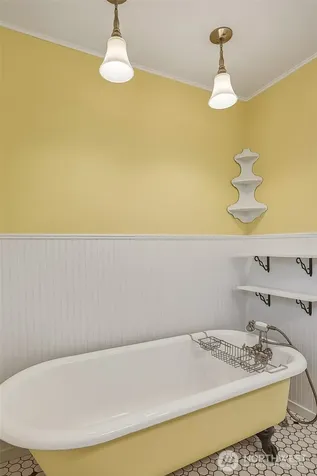 3242 36th Avenue W Seattle WA 98199