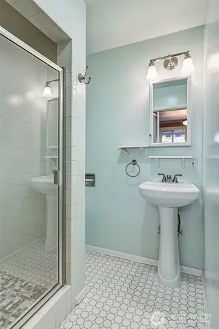 3242 36th Avenue W Seattle WA 98199
