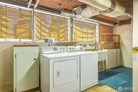 3242 36th Avenue W Seattle WA 98199