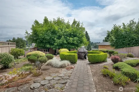 3242 36th Avenue W Seattle WA 98199