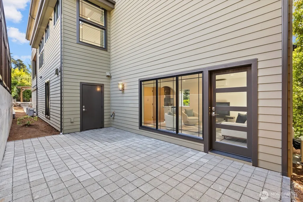 9528 28th Avenue NW Seattle WA 98117