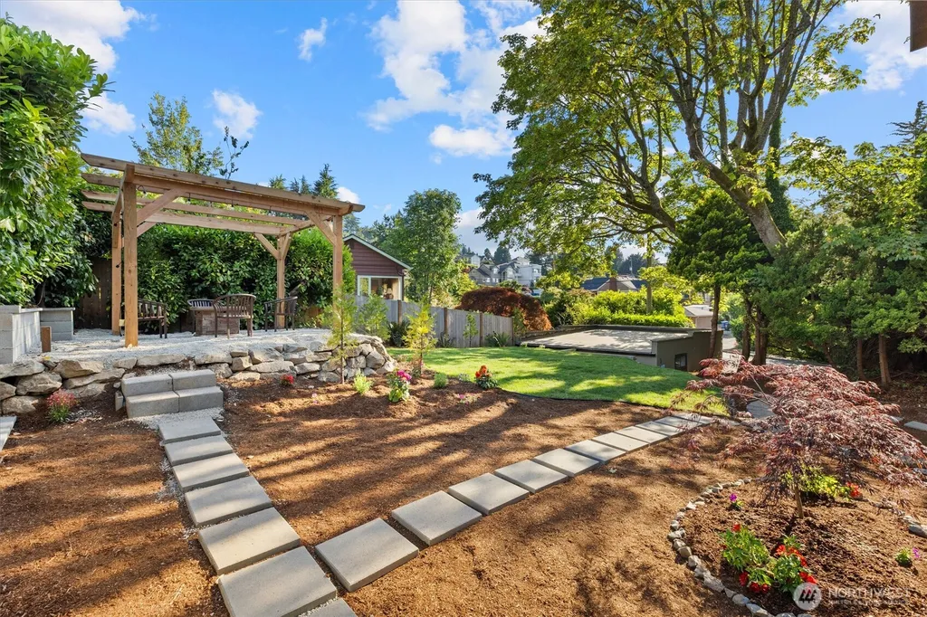 9528 28th Avenue NW Seattle WA 98117