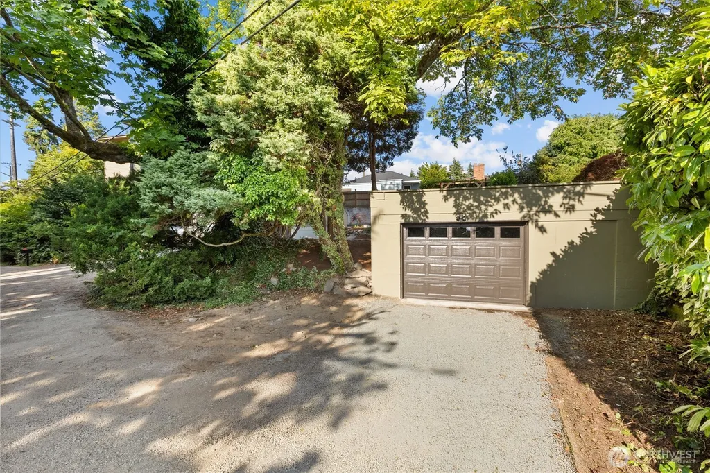 9528 28th Avenue NW Seattle WA 98117
