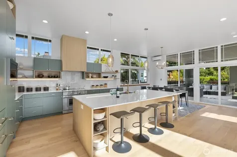 9528 28th Avenue NW Seattle WA 98117
