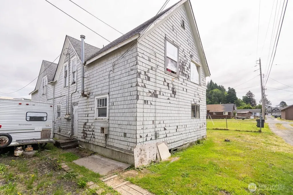 1310 C Street Hoquiam WA 98550