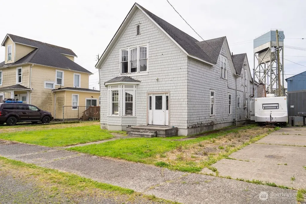 1310 C Street Hoquiam WA 98550