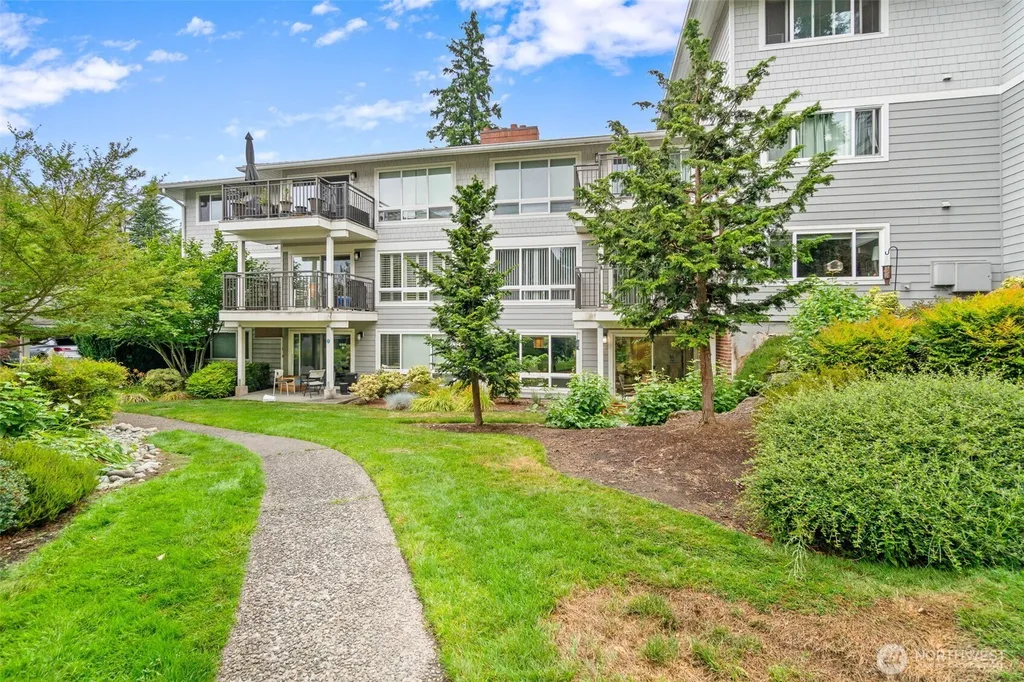 15212 NE 8th Street Bellevue WA 98007