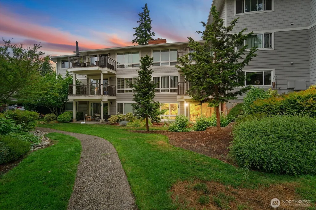 15212 NE 8th Street Bellevue WA 98007