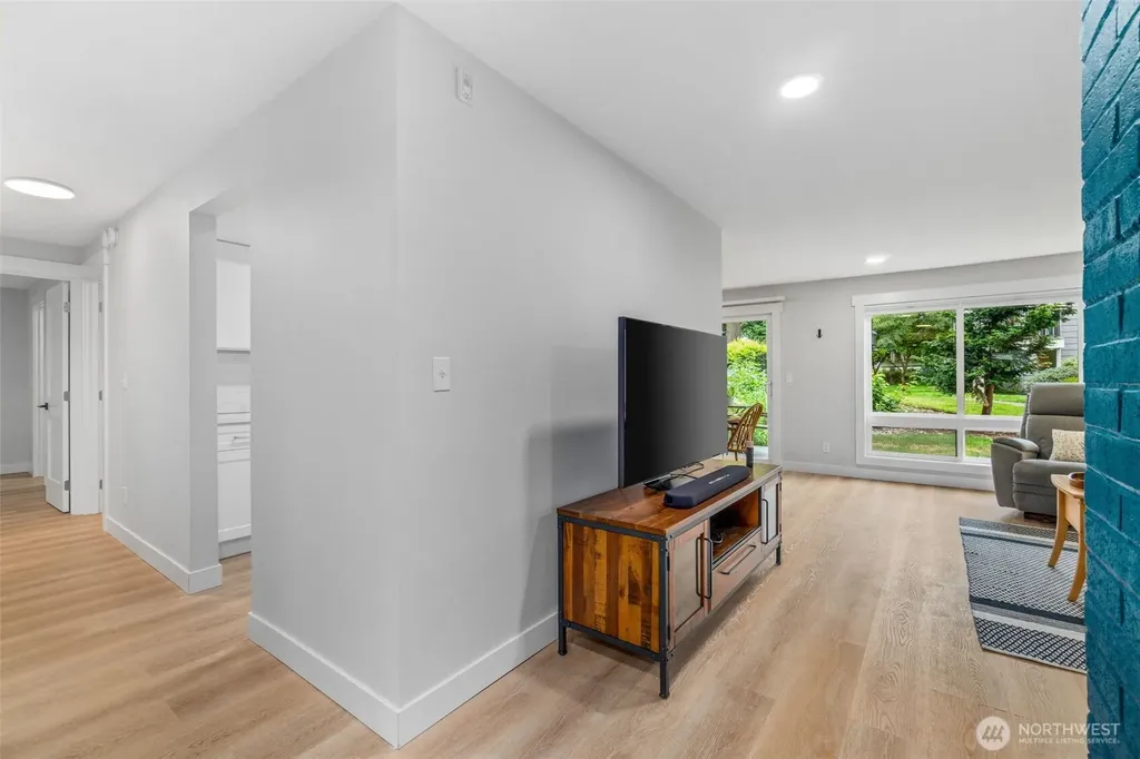 15212 NE 8th Street Bellevue WA 98007