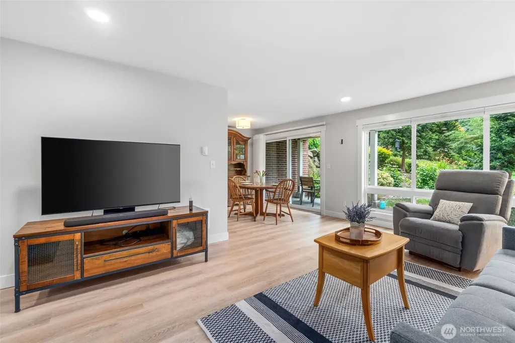 15212 NE 8th Street Bellevue WA 98007