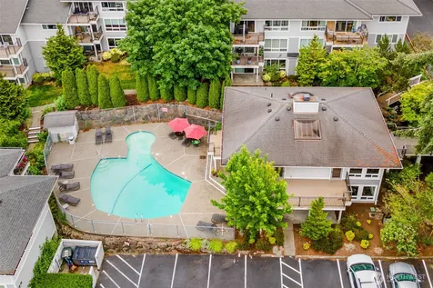 15212 NE 8th Street Bellevue WA 98007