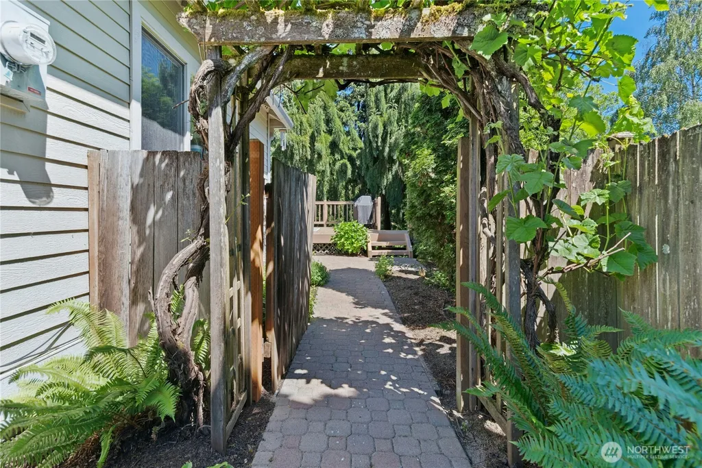 14222 108th Avenue NE Kirkland WA 98034