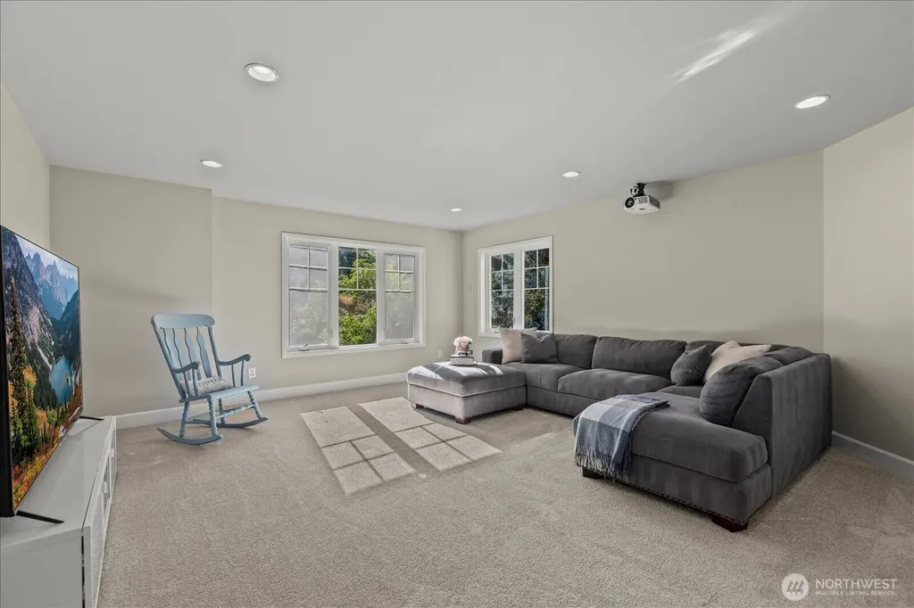 2046 277th Avenue SE Sammamish WA 98075
