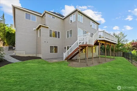 2046 277th Avenue SE Sammamish WA 98075