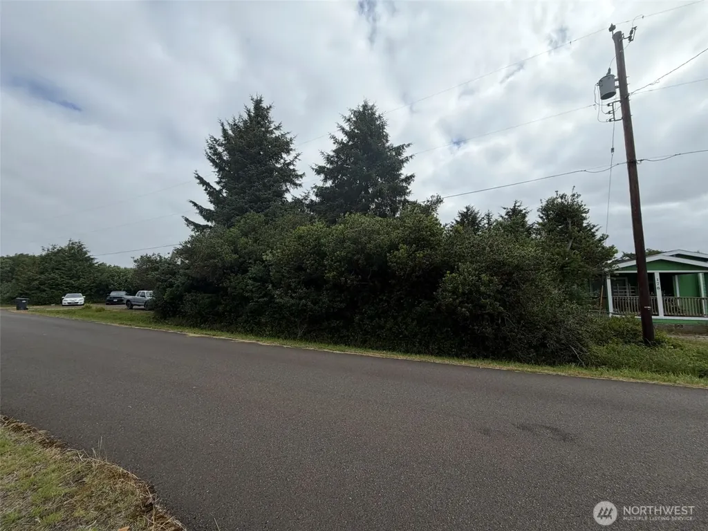 186 Wishkah Street SW Ocean Shores WA 98569