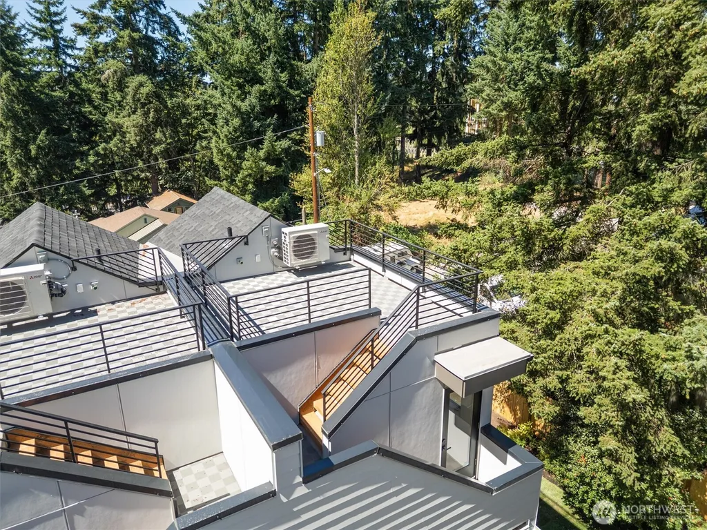 10750 Interlake Avenue N Seattle WA 98133