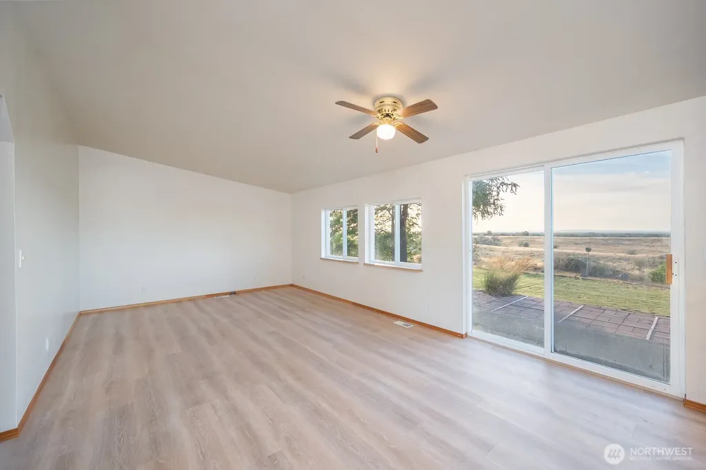 5486 Road 8.3 SE Othello WA 99344
