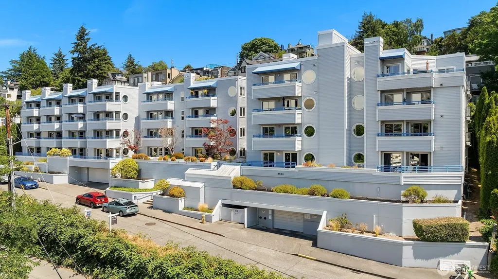 2244 13th Avenue W Seattle WA 98119
