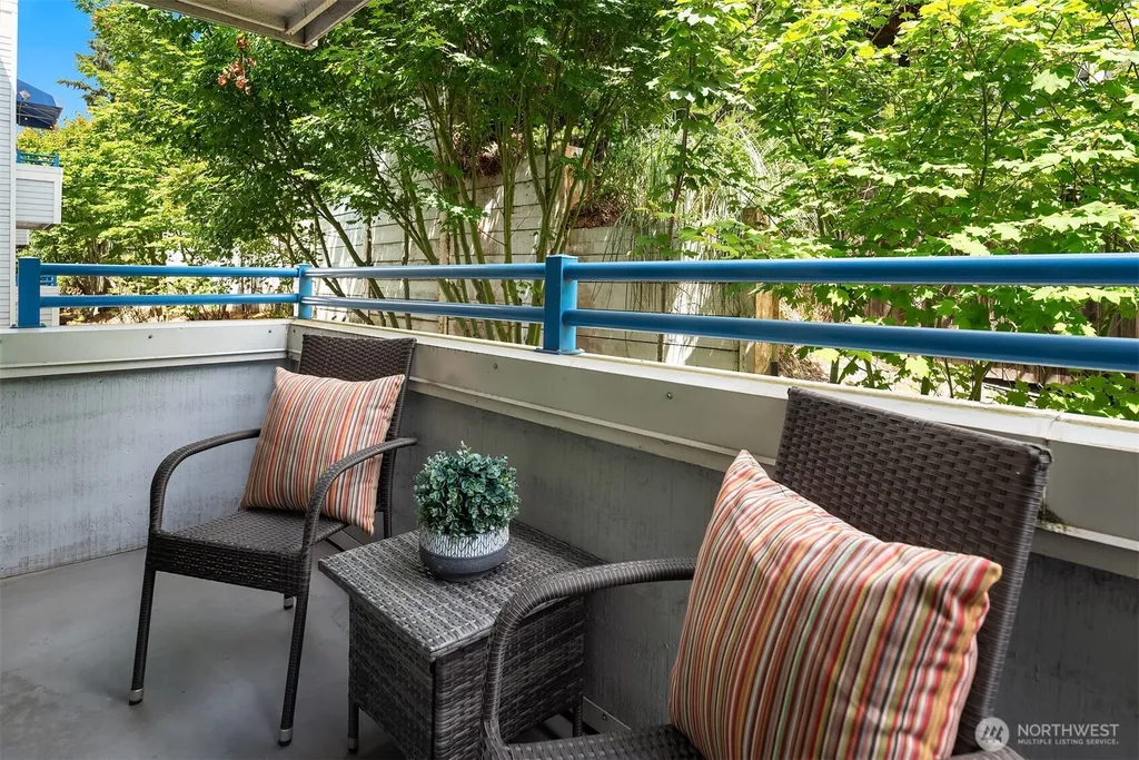 2244 13th Avenue W Seattle WA 98119