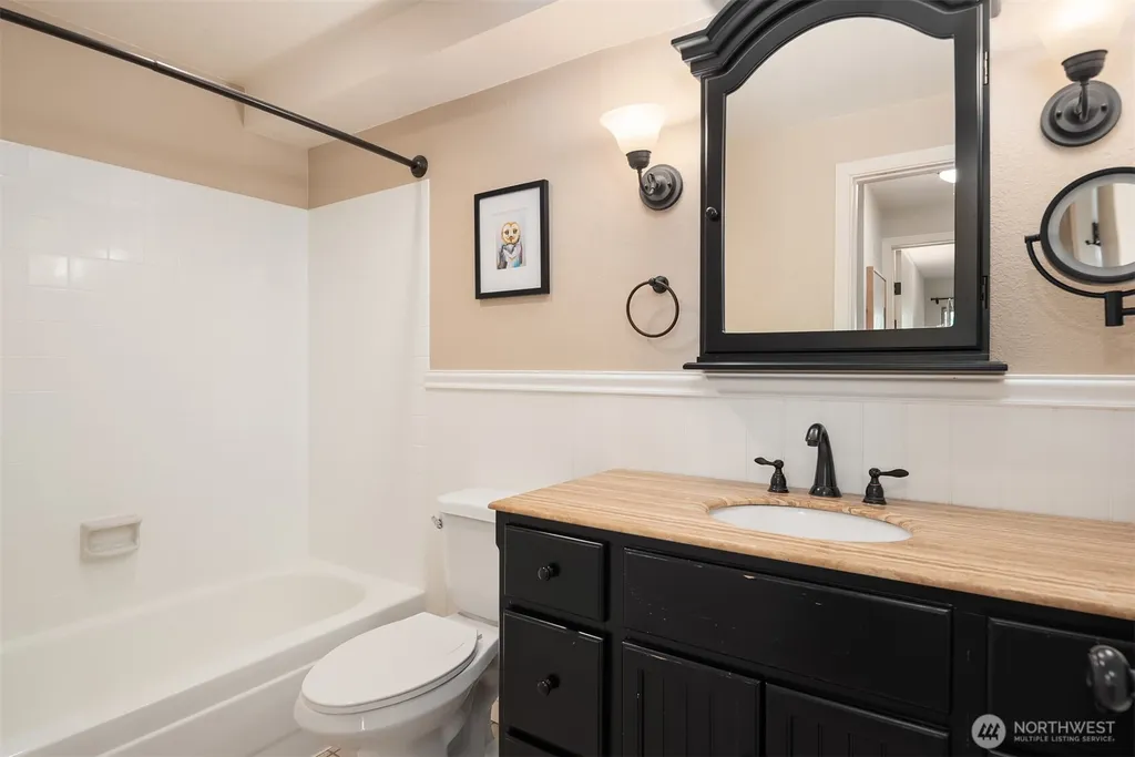2244 13th Avenue W Seattle WA 98119
