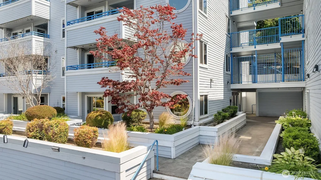 2244 13th Avenue W Seattle WA 98119