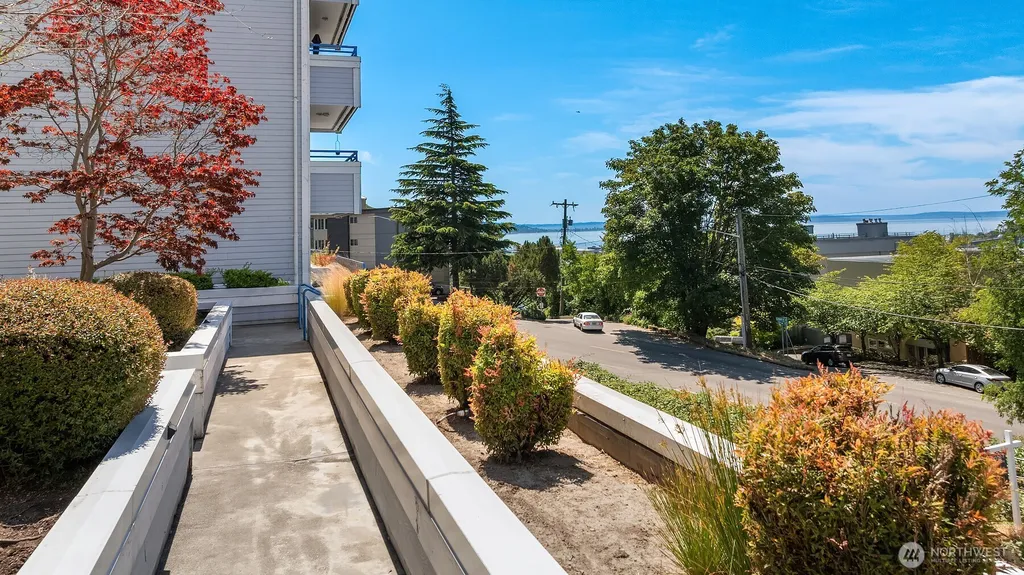 2244 13th Avenue W Seattle WA 98119