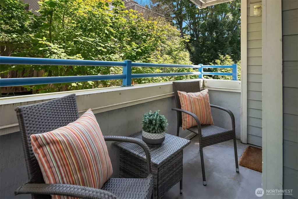 2244 13th Avenue W Seattle WA 98119