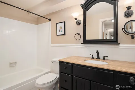 2244 13th Avenue W Seattle WA 98119