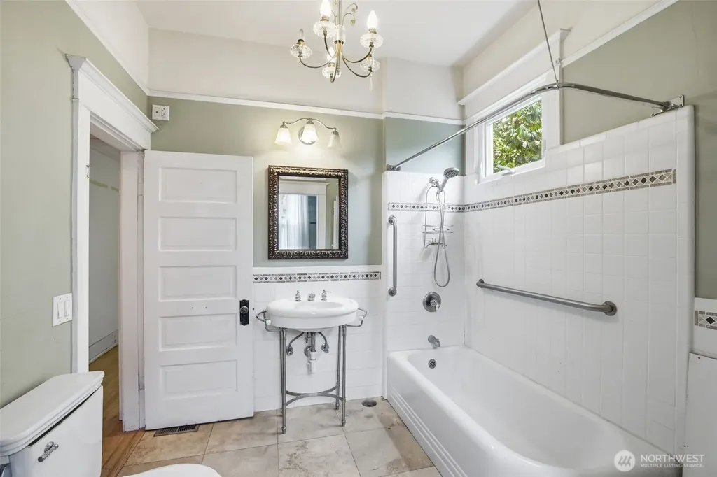 6238 Woodlawn Avenue N Seattle WA 98103
