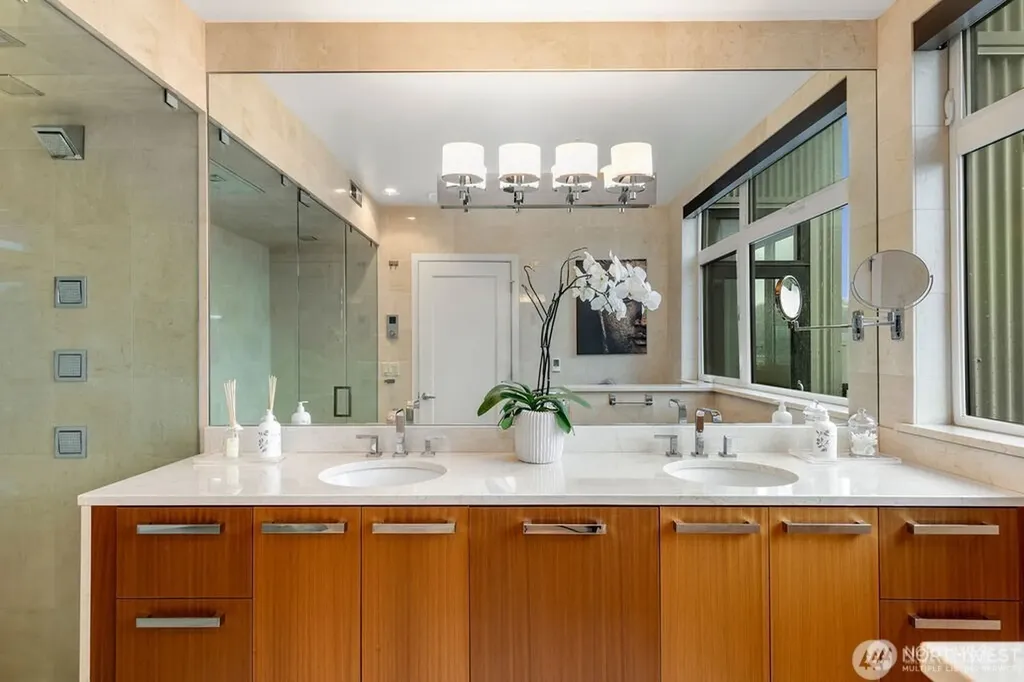 1760 N Nothlake Way Seattle WA 98103