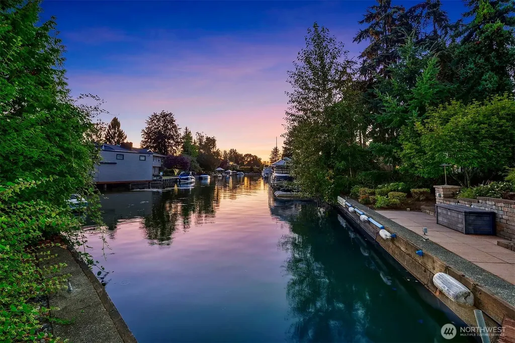 2 Crescent Key SE Bellevue WA 98006