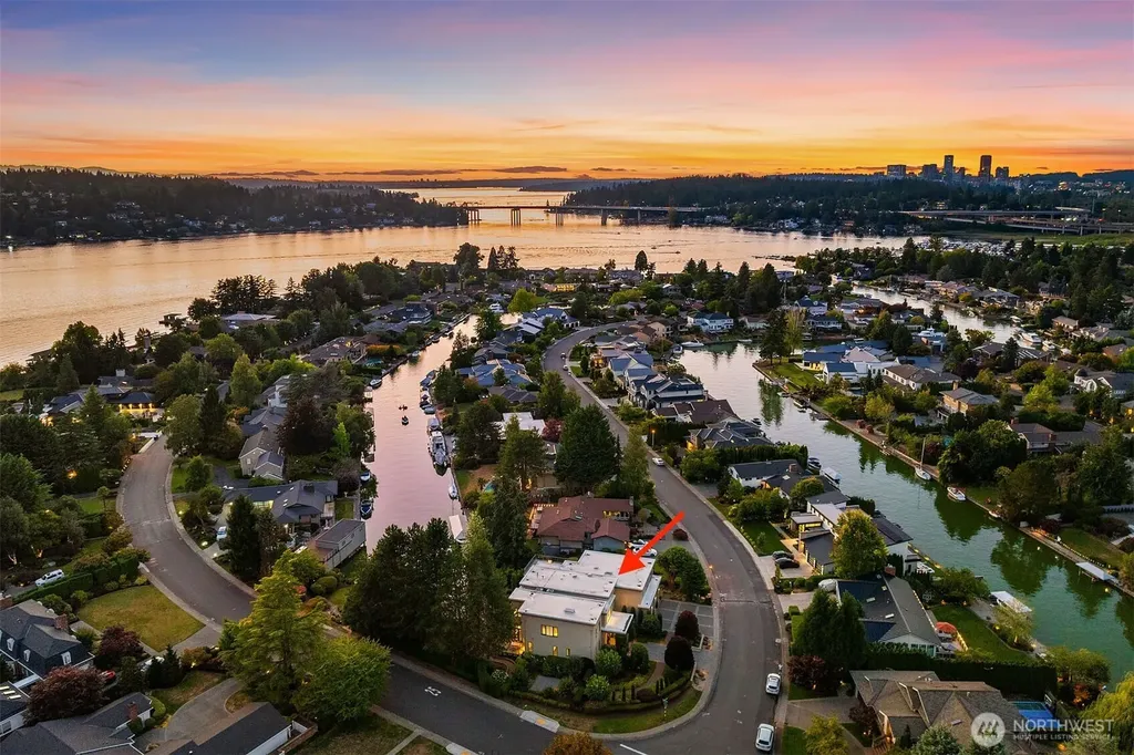 2 Crescent Key SE Bellevue WA 98006