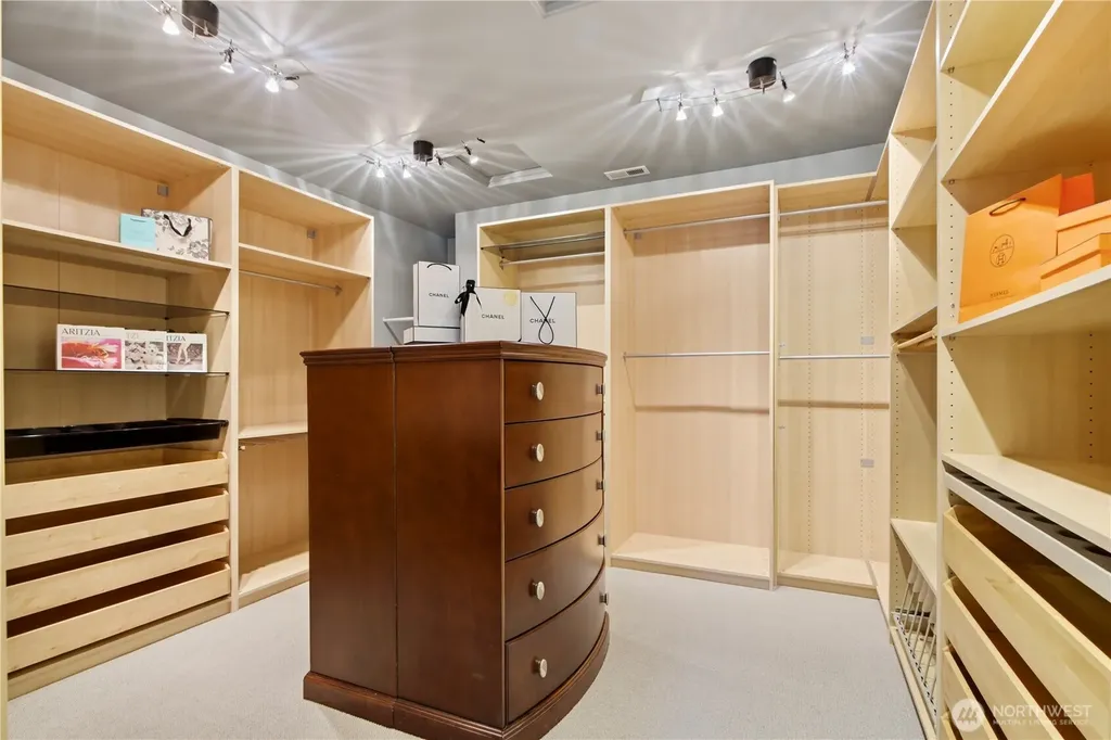 2 Crescent Key SE Bellevue WA 98006