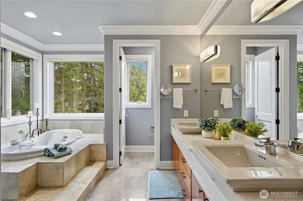 2 Crescent Key SE Bellevue WA 98006