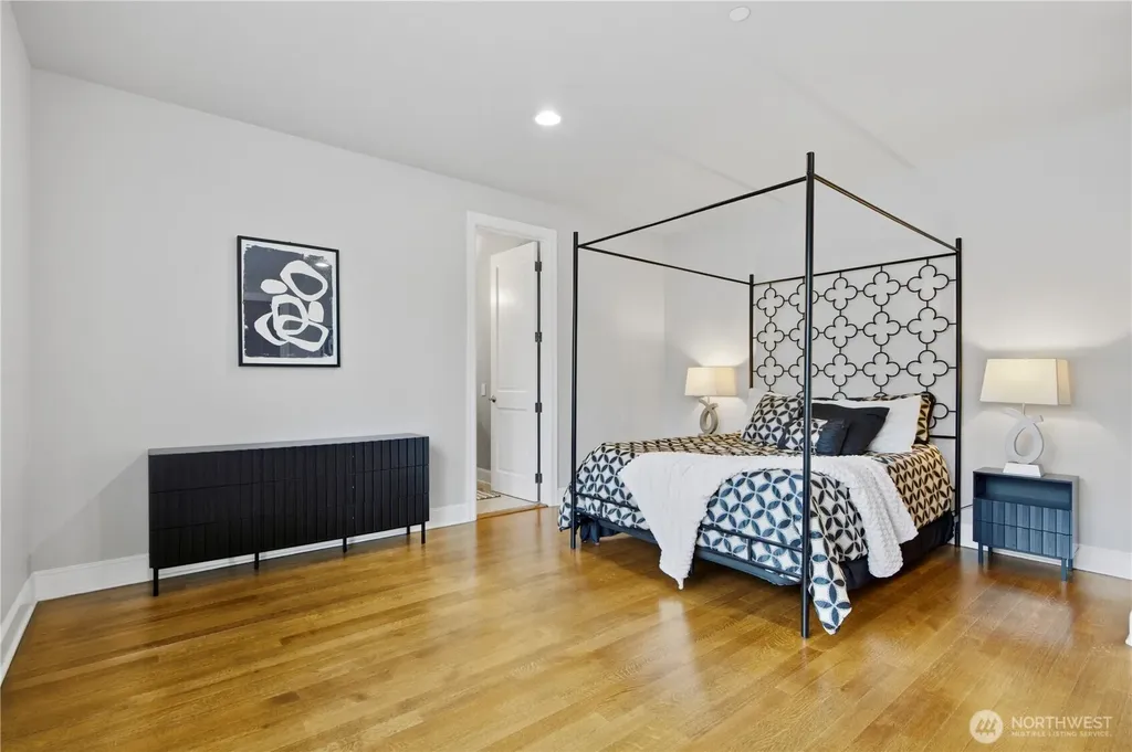 2 Crescent Key SE Bellevue WA 98006