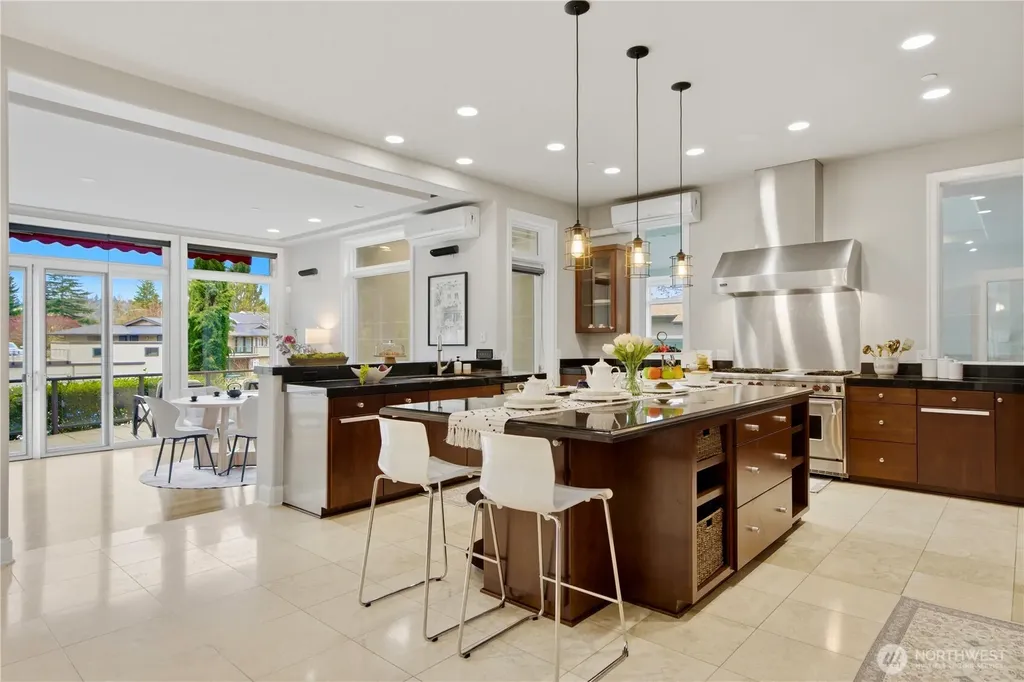 2 Crescent Key SE Bellevue WA 98006