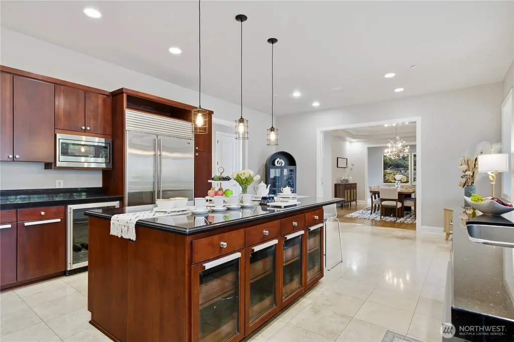 2 Crescent Key SE Bellevue WA 98006